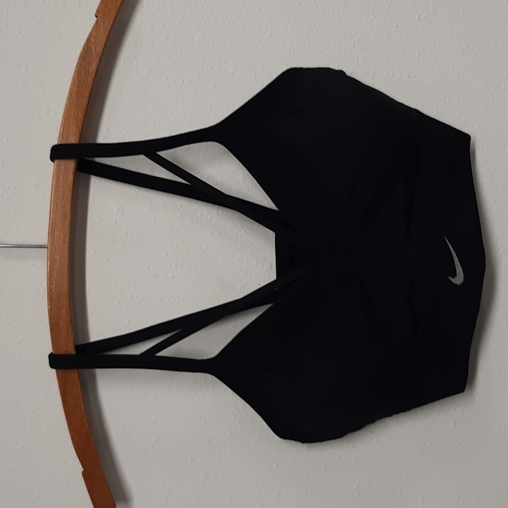 NIKE DRI FIT SIZE MED